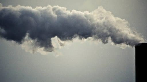 ÉMANATIONS D’ODEUR D’HYDROCARBURE