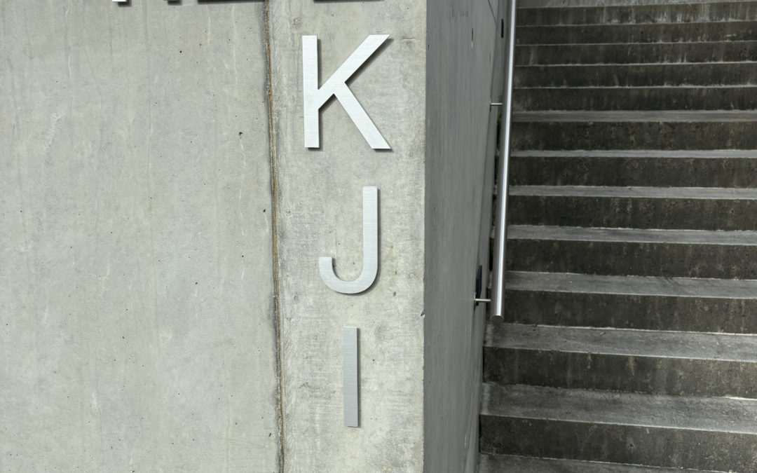 INSTALLATION DE LA SIGNALÉTIQUE DES VILLAS
